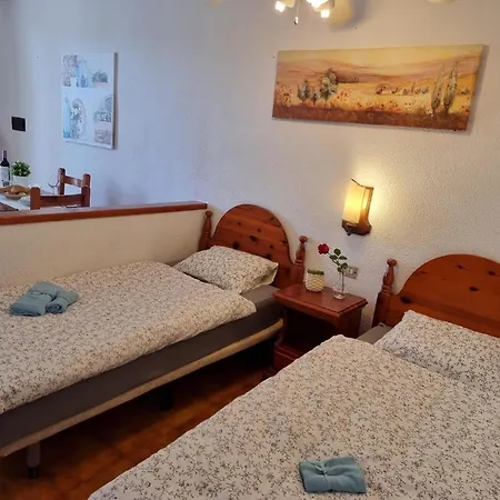 Schone In Playa De La Americas Mit Gepflegtem Garten *